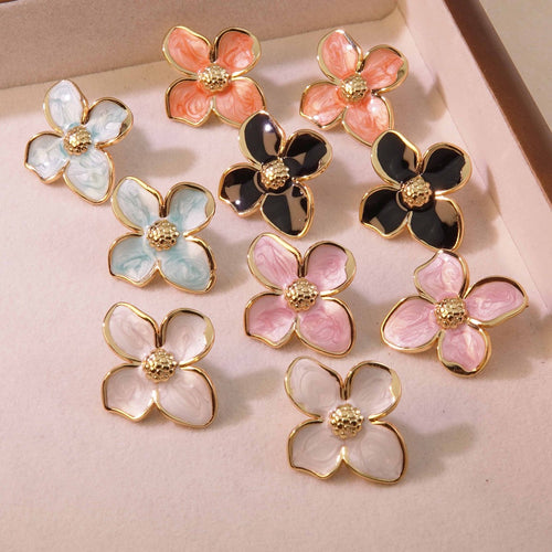 5 paires de boucles d’oreilles fleurs